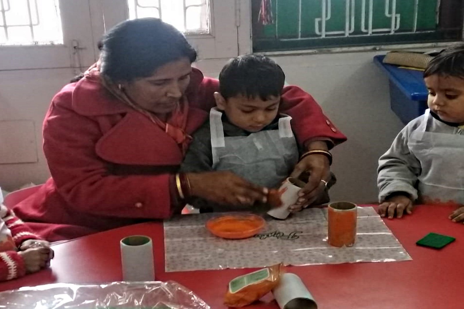 Divine Minds is Bhopals best preschool, playschool and day care centre located in Arvind Vihar, Katara Hills Road, Bagmugalia. The school offers your little child a great environment to learn & discover new things every day using play way, kindergarten and Montessori methods.