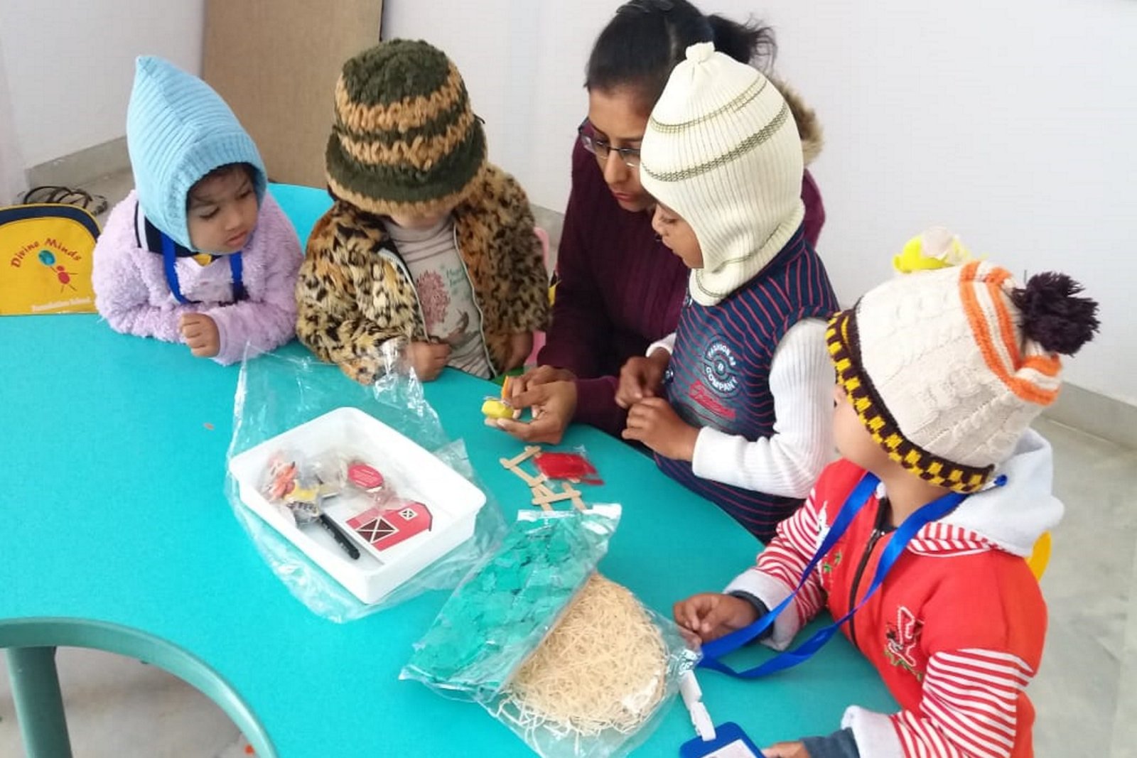 Divine Minds is Bhopals best preschool, playschool and day care centre located in Arvind Vihar, Katara Hills Road, Bagmugalia. The school offers your little child a great environment to learn & discover new things every day using play way, kindergarten and Montessori methods.