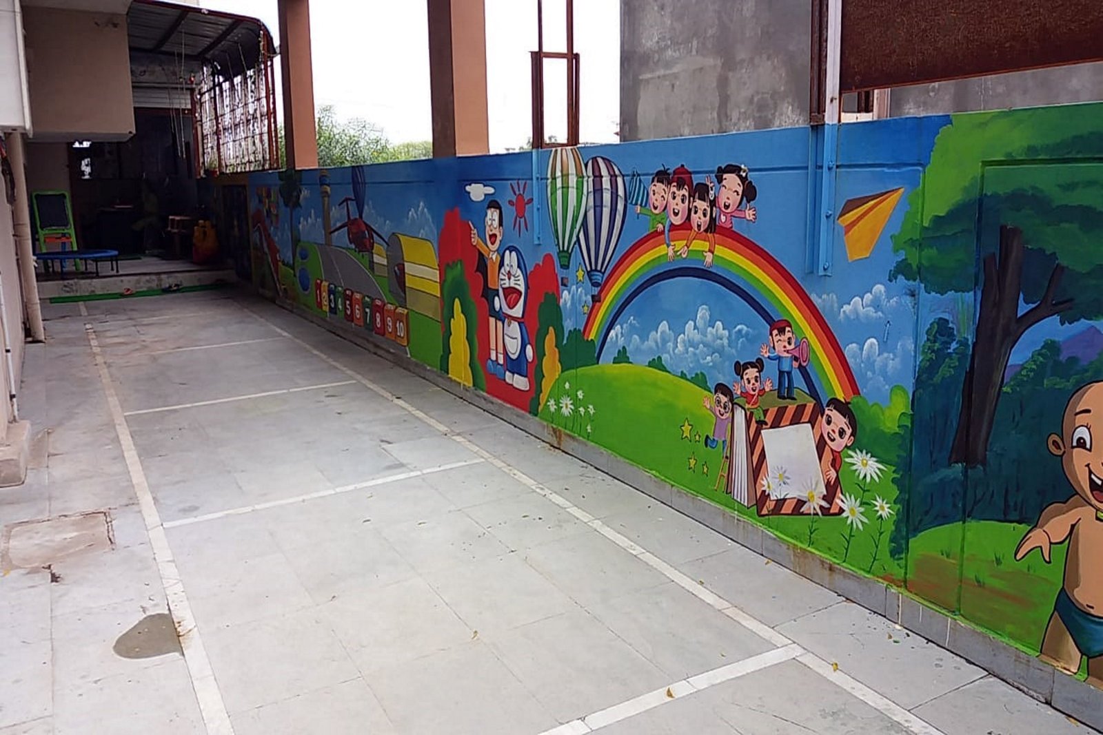 Divine Minds is Bhopals best preschool, playschool and day care centre located in Arvind Vihar, Katara Hills Road, Bagmugalia. The school offers your little child a great environment to learn & discover new things every day using play way, kindergarten and Montessori methods.