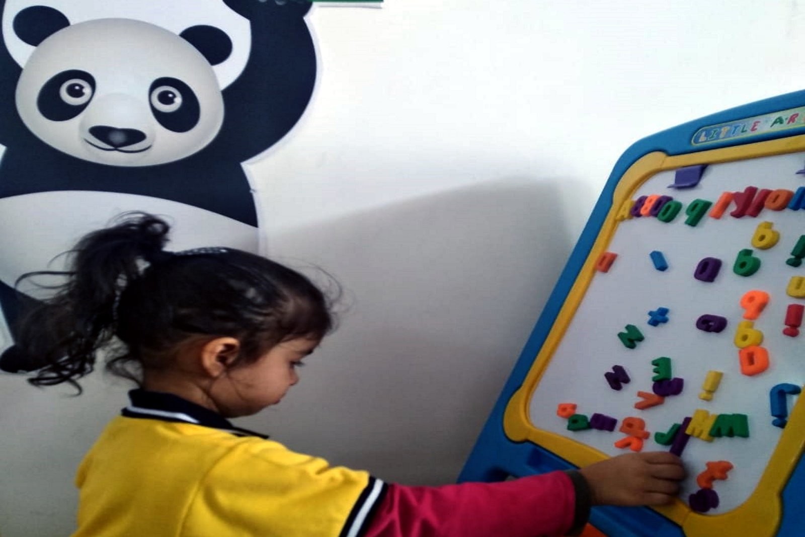 Divine Minds is Bhopals best preschool, playschool and day care centre located in Arvind Vihar, Katara Hills Road, Bagmugalia. The school offers your little child a great environment to learn & discover new things every day using play way, kindergarten and Montessori methods.
