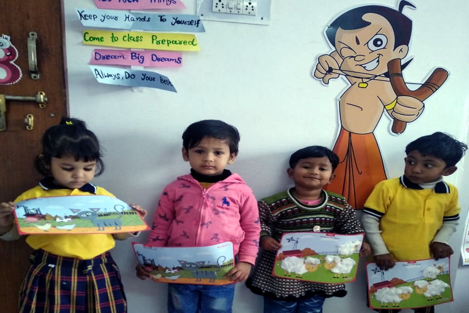 Divine Minds is Bhopals best preschool, playschool and day care centre located in Arvind Vihar, Katara Hills Road, Bagmugalia. The school offers your little child a great environment to learn & discover new things every day using play way, kindergarten and Montessori methods.